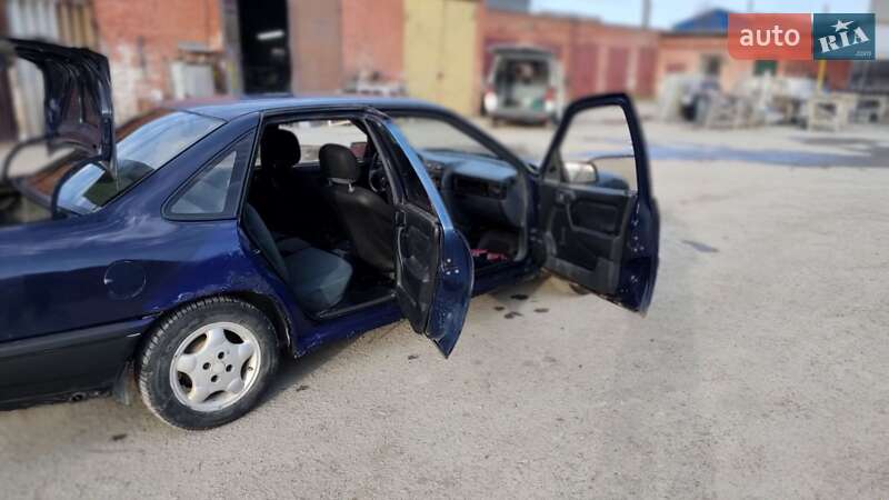 Седан Opel Vectra 1991 в Ивано-Франковске