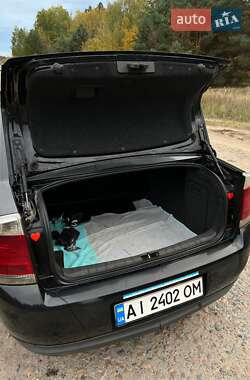 Седан Opel Vectra 2004 в 