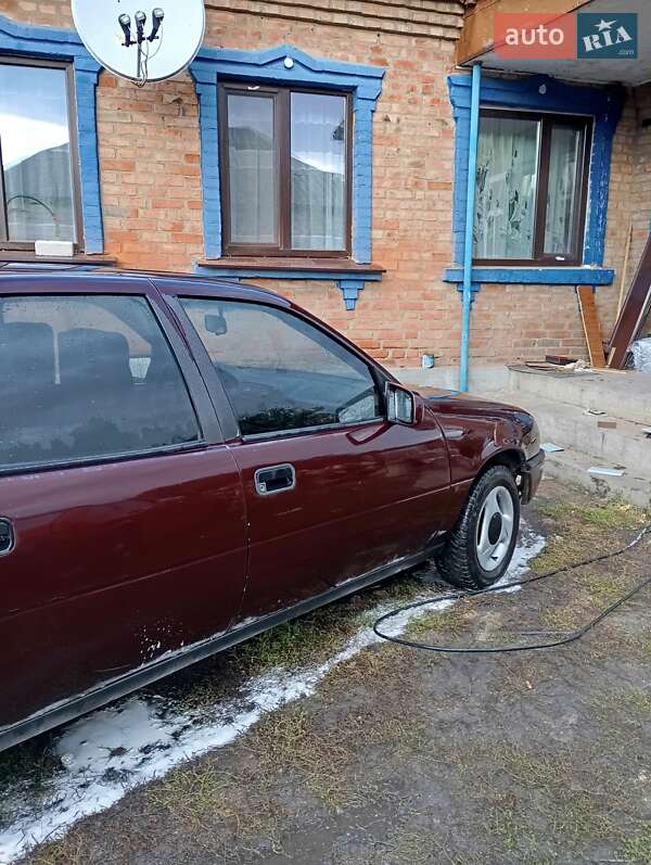 Лифтбек Opel Vectra 1991 в Помошной