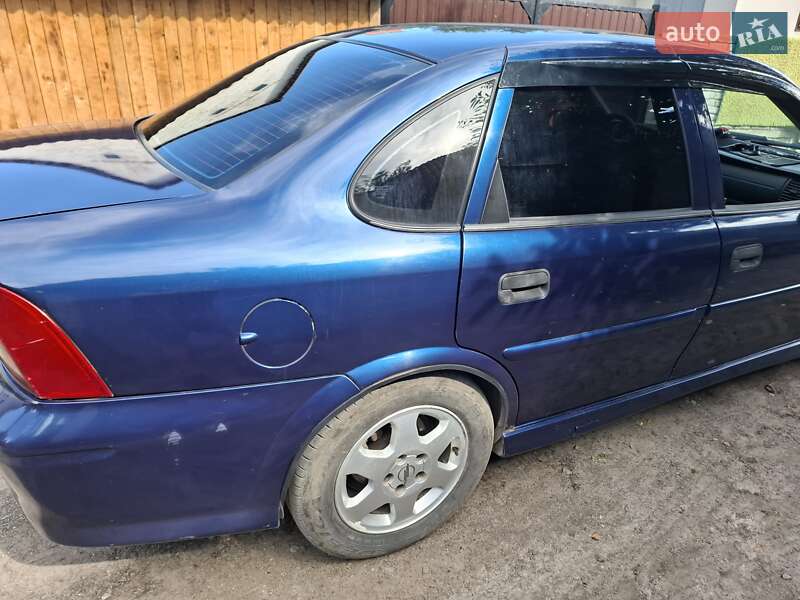 Седан Opel Vectra 1999 в Киеве