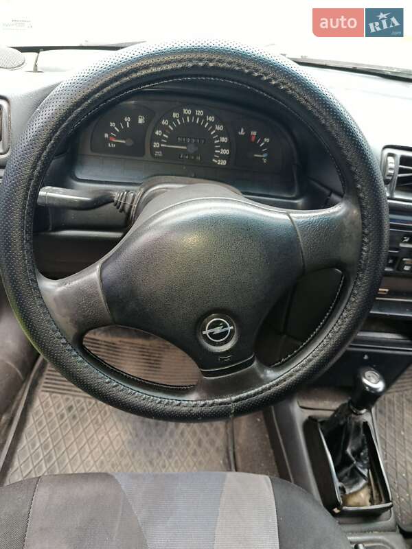 Седан Opel Vectra 1992 в Гвіздці