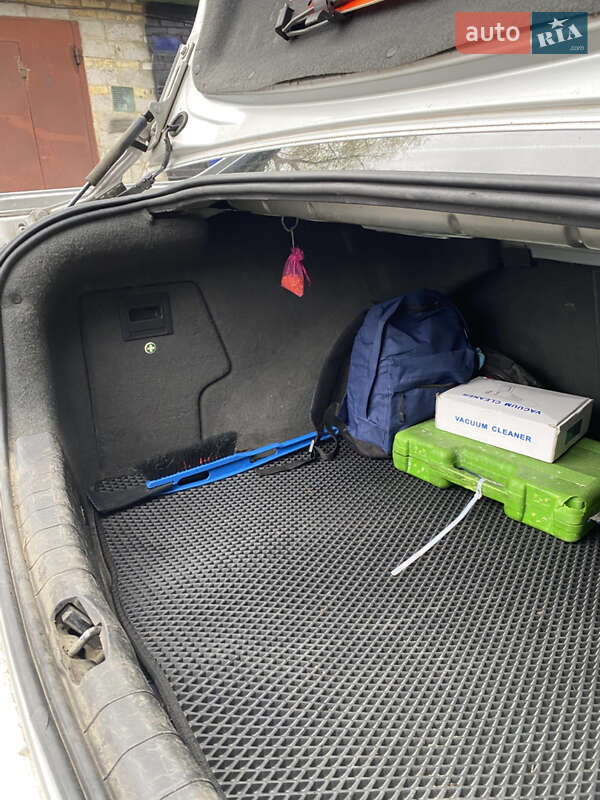 Седан Opel Vectra 2003 в Гостомеле