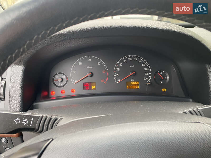 Седан Opel Vectra 2003 в Гостомеле