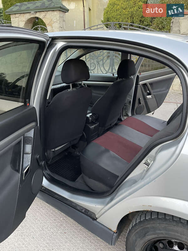 Седан Opel Vectra 2003 в Львове