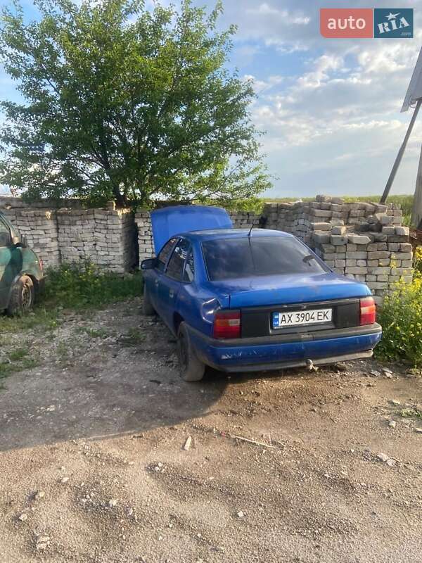 Седан Opel Vectra 1990 в Павлограде фото 5 Седан Opel Vectra 1990 в Павлограде