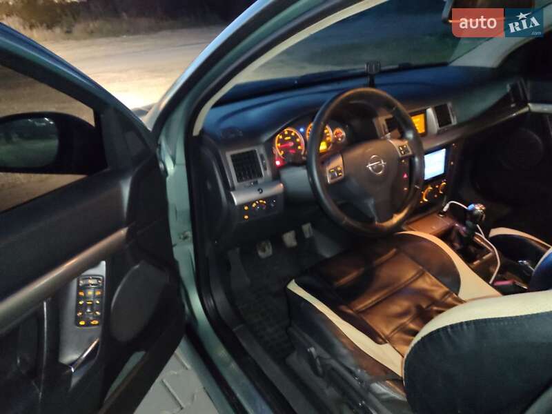 Лифтбек Opel Vectra 2005 в Черновцах фото 2 Лифтбек Opel Vectra 2005 в Черновцах