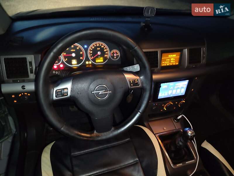 Лифтбек Opel Vectra 2005 в Черновцах
