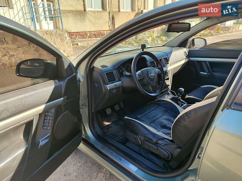 Лифтбек Opel Vectra 2005 в Черновцах