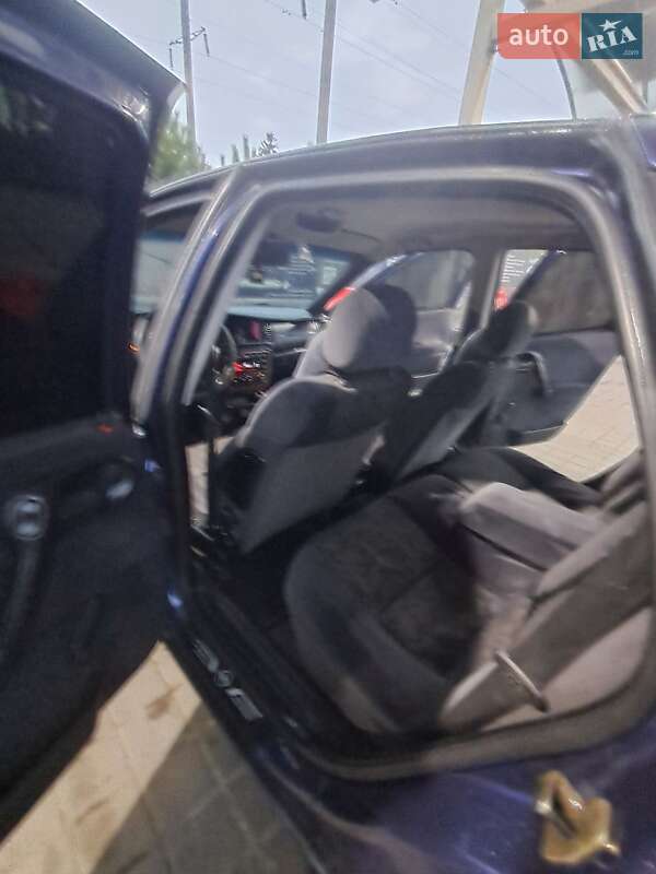 Седан Opel Vectra 1998 в Львові