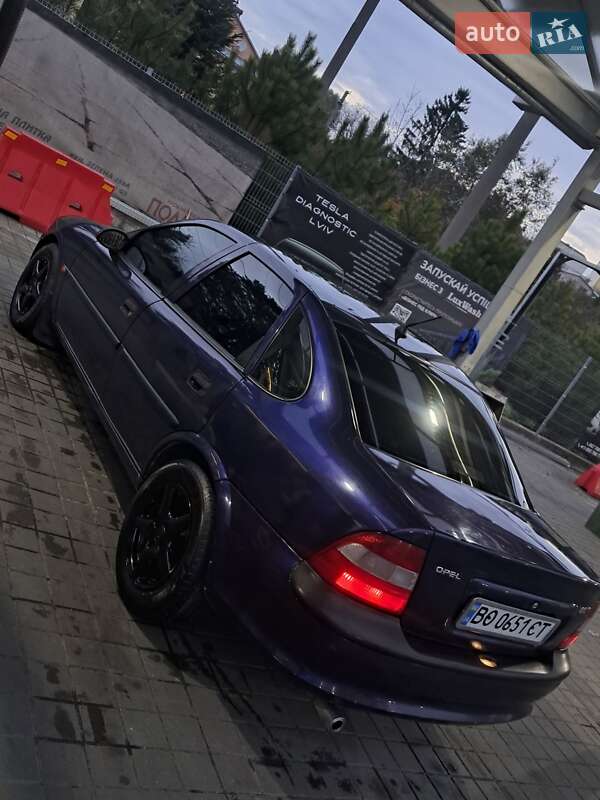 Седан Opel Vectra 1998 в Львові