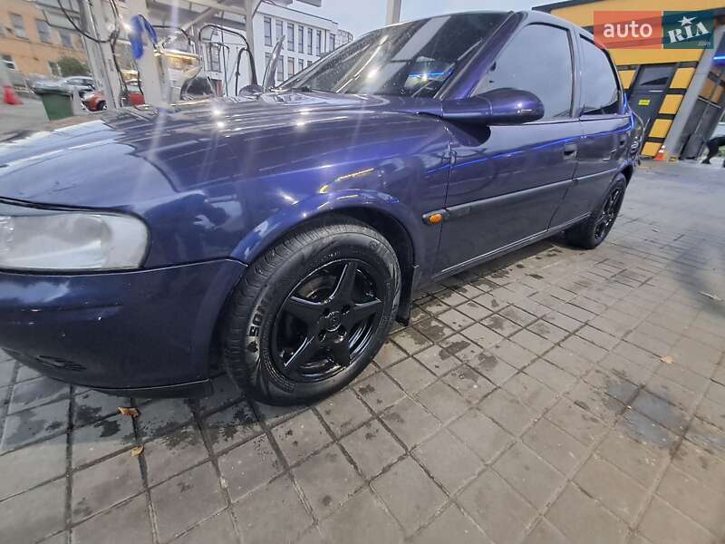 Седан Opel Vectra 1998 в Львові