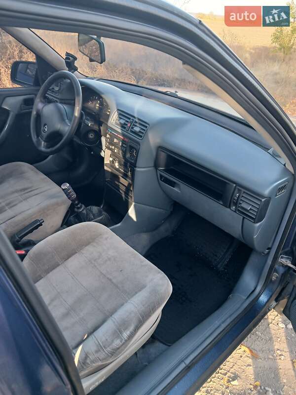 Седан Opel Vectra 1991 в Днепре
