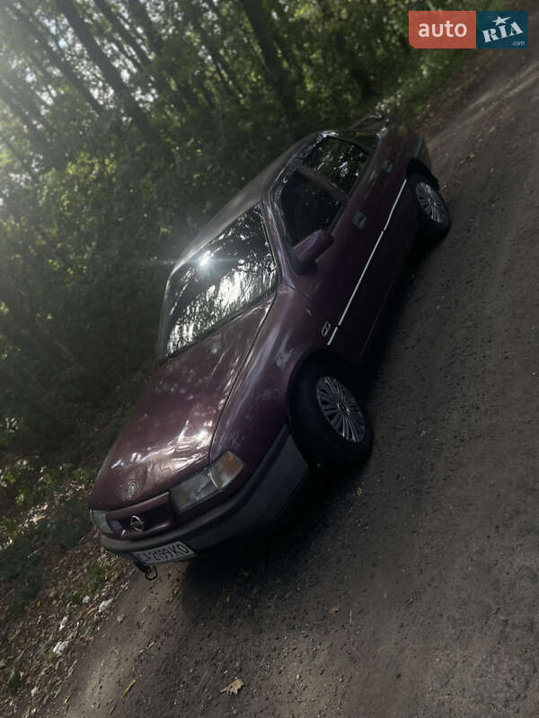 Седан Opel Vectra 1990 в Христиновке фото 3 Седан Opel Vectra 1990 в Христиновке