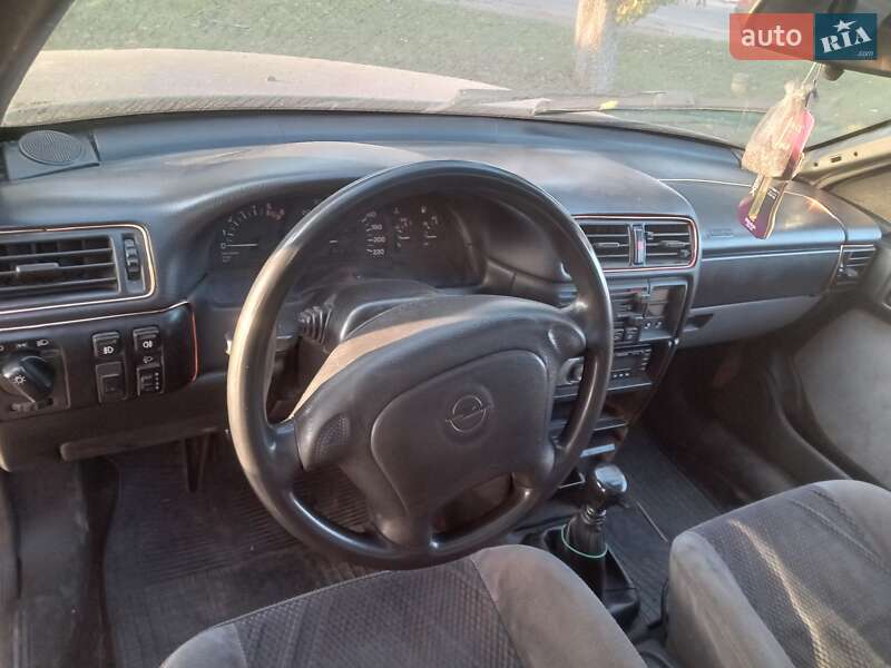 Ліфтбек Opel Vectra 1995 в Жмеринці фото 3 Ліфтбек Opel Vectra 1995 в Жмеринці
