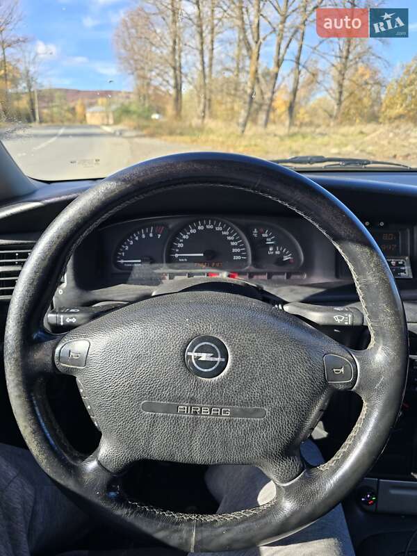 Седан Opel Vectra 2000 в Ужгороде