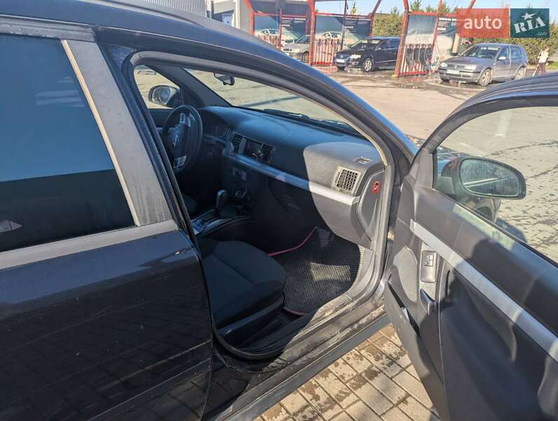 Универсал Opel Vectra 2005 в Городке