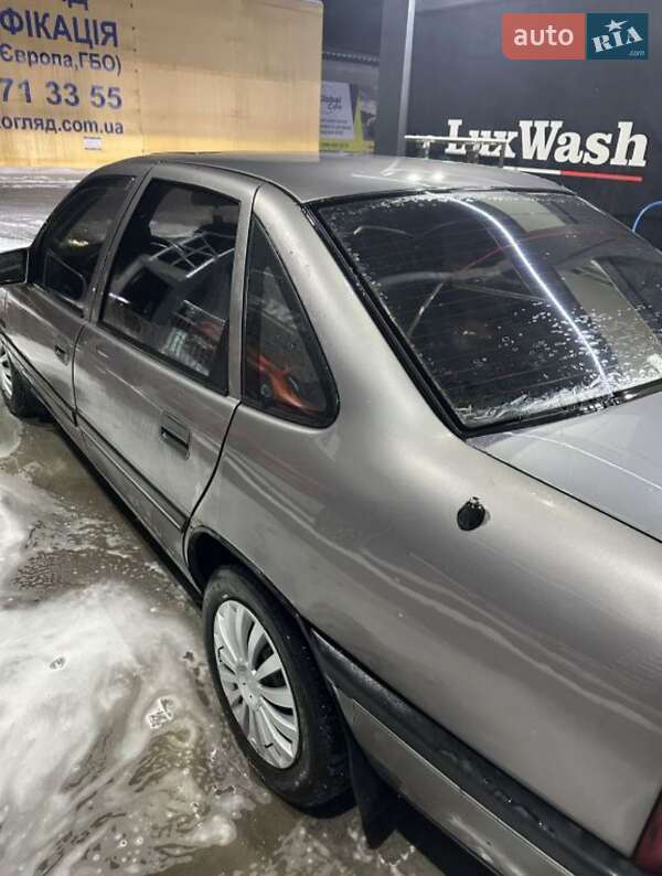 Седан Opel Vectra 1989 в Новояворовске фото 4 Седан Opel Vectra 1989 в Новояворовске