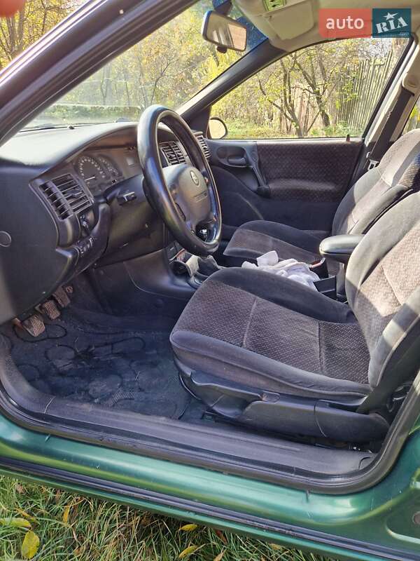 Седан Opel Vectra 1997 в Недригайлове