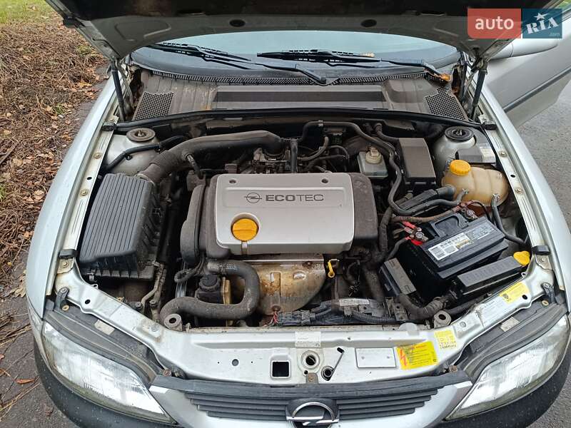 Универсал Opel Vectra 1998 в Дубровице