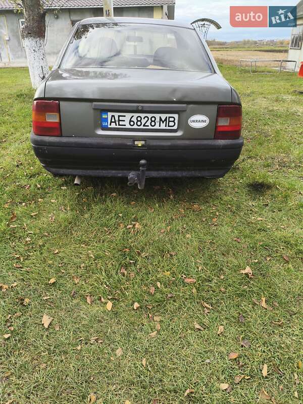 Седан Opel Vectra 1989 в Волочиске фото 6 Седан Opel Vectra 1989 в Волочиске