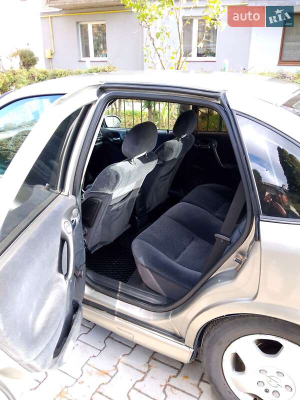 Седан Opel Vectra 1999 в Сокале