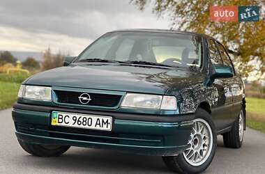 Лифтбек Opel Vectra 1995 в Дрогобыче
