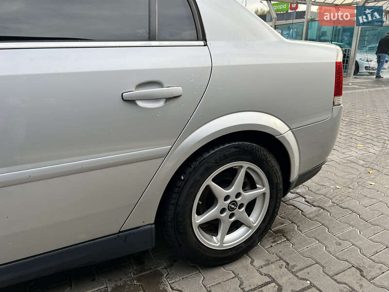 Седан Opel Vectra 2004 в Вишневому фото 6 Седан Opel Vectra 2004 в Вишневому