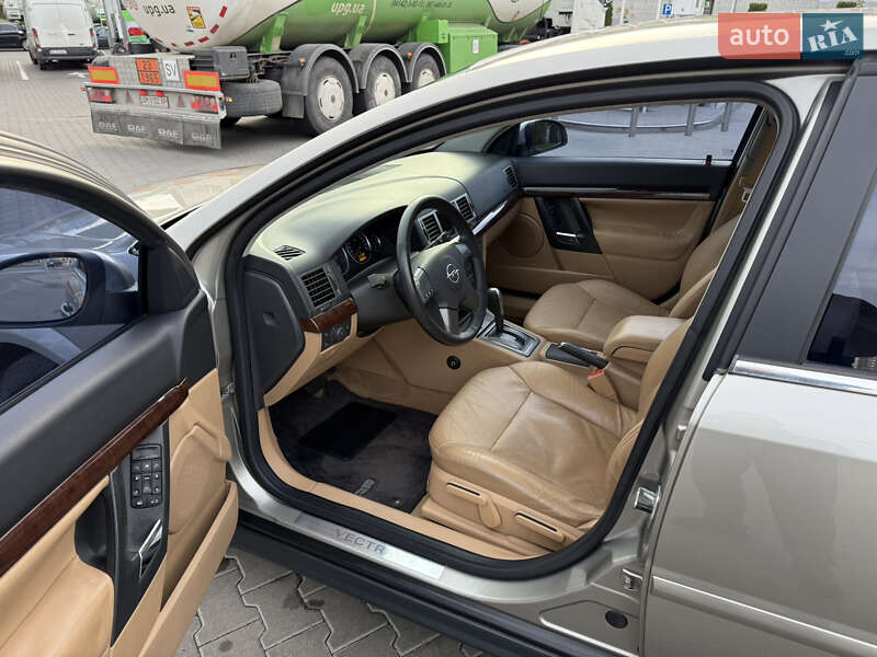 Седан Opel Vectra 2004 в Києві