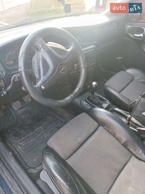Седан Opel Vectra 2001 в Сколе