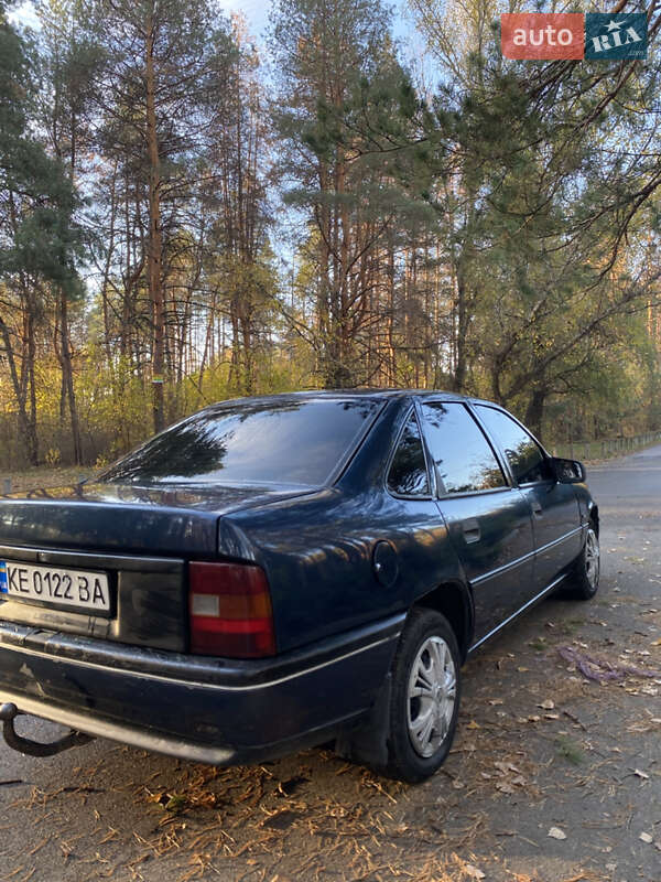 Седан Opel Vectra 1990 в Новомосковске