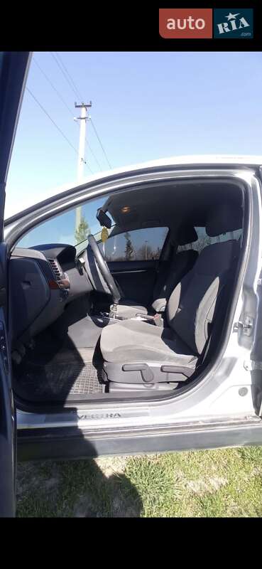 Универсал Opel Vectra 2004 в Гайсине