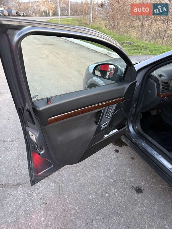 Седан Opel Vectra 2002 в Ізюмі