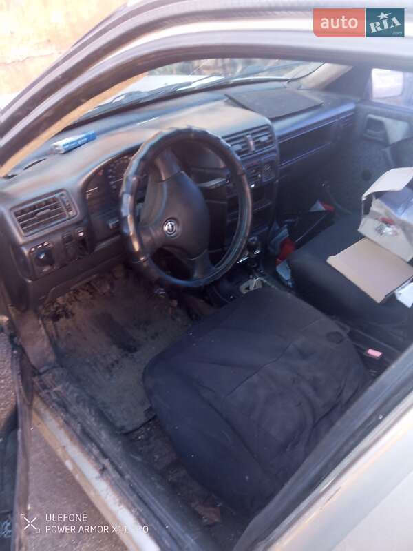 Седан Opel Vectra 1989 в Маньковке