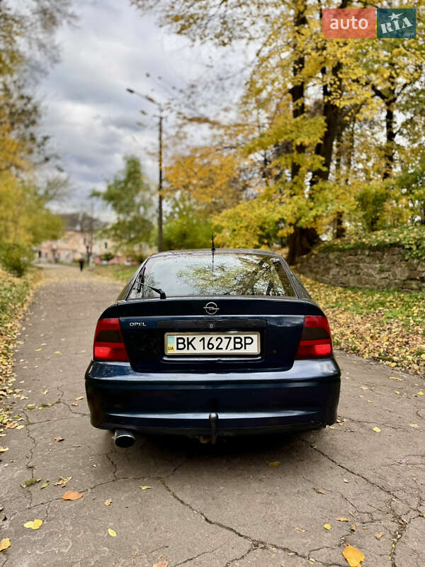 Седан Opel Vectra 2000 в Остроге