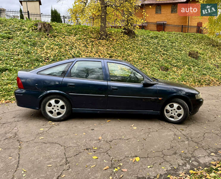 Седан Opel Vectra 2000 в Остроге