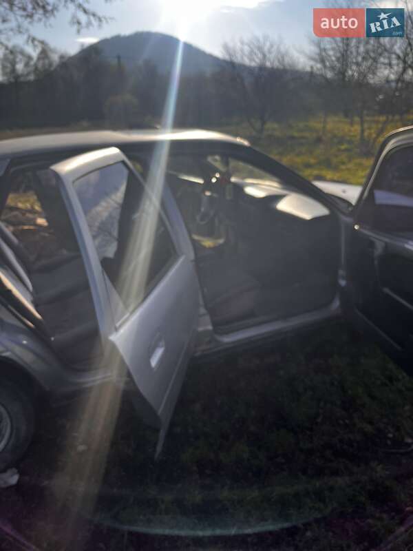 Седан Opel Vectra 1991 в Берегомету фото 2 Седан Opel Vectra 1991 в Берегомету