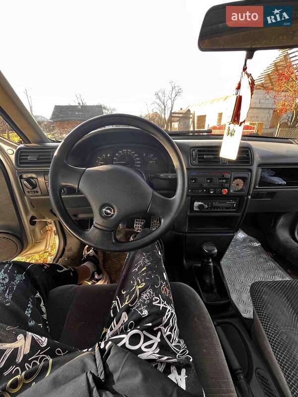 Седан Opel Vectra 1991 в Берегомету фото 7 Седан Opel Vectra 1991 в Берегомету