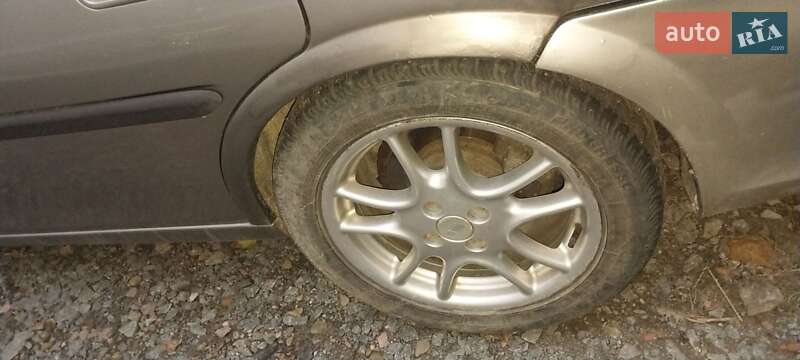 Седан Opel Vectra 1997 в Львове