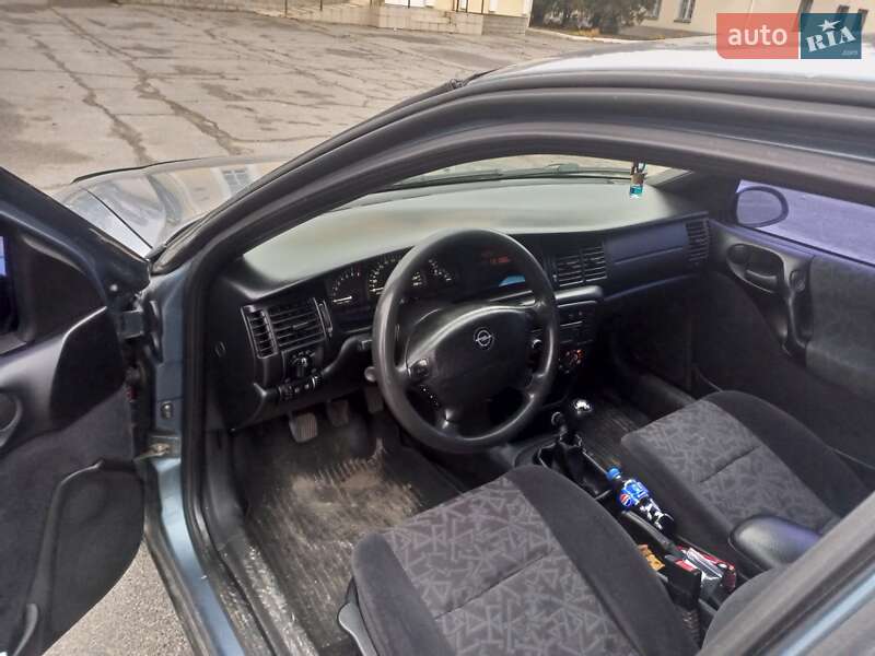 Седан Opel Vectra 1998 в Полтаві
