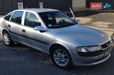 Ліфтбек Opel Vectra 1998 в Чернівцях