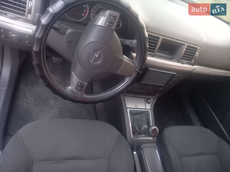 Седан Opel Vectra 2006 в Зміїві
