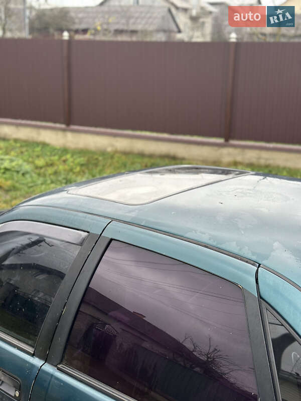 Седан Opel Vectra 1994 в Самборе