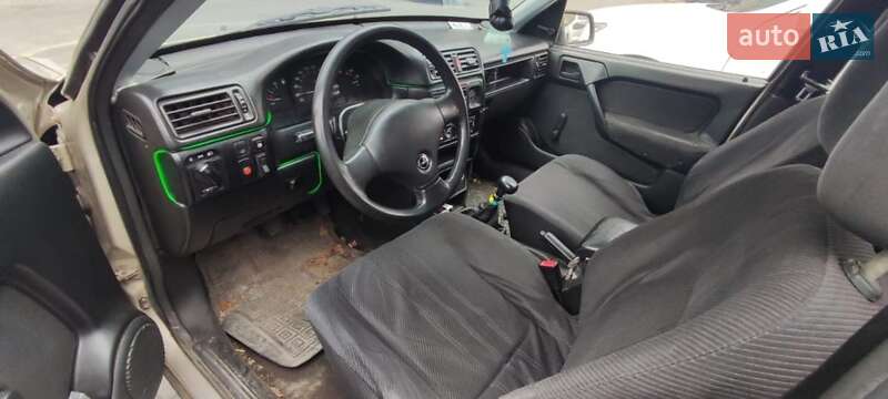 Седан Opel Vectra 1990 в Каменском
