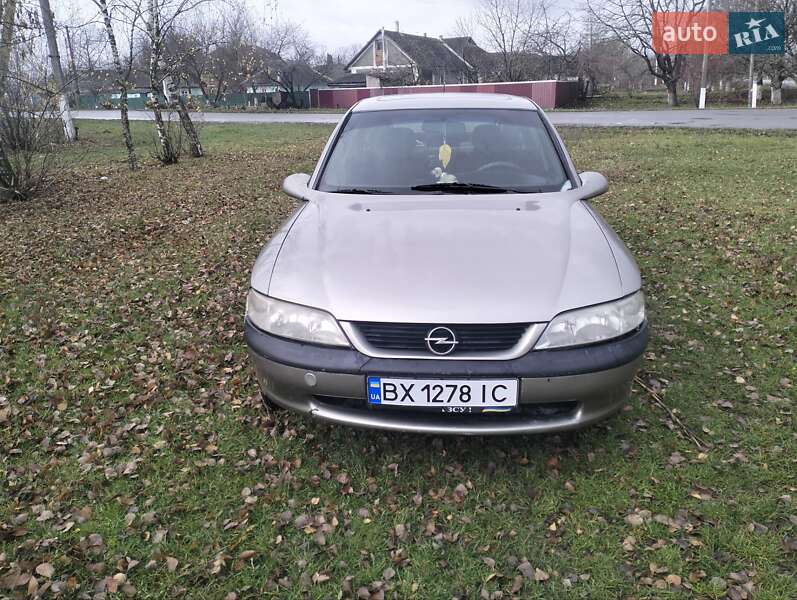 Ліфтбек Opel Vectra 1996 в Дунаївцях