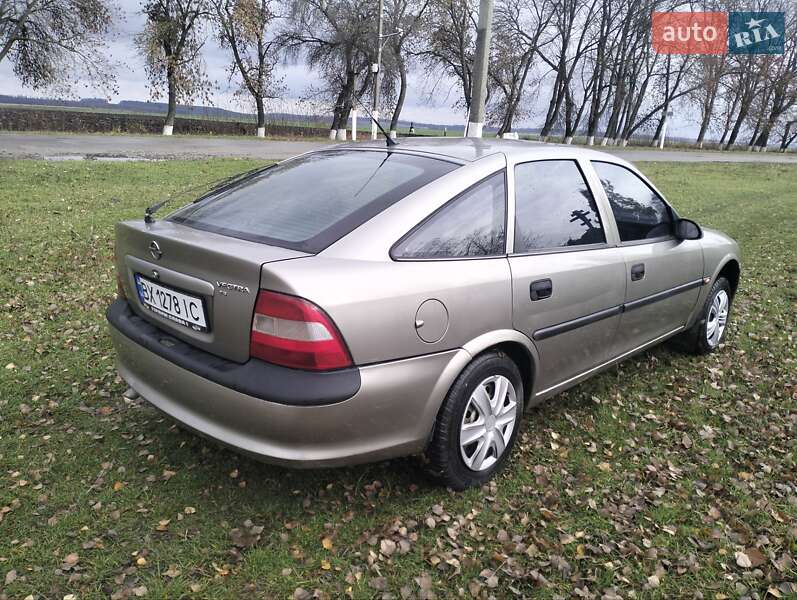 Ліфтбек Opel Vectra 1996 в Дунаївцях