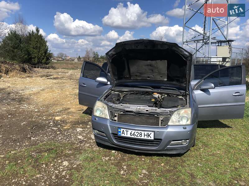 Лифтбек Opel Vectra 2004 в Калуше