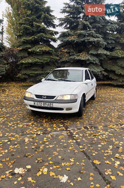 Седан Opel Vectra 1998 в Дніпрі