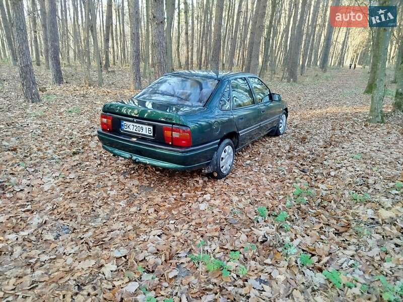 Седан Opel Vectra 1995 в Дубно