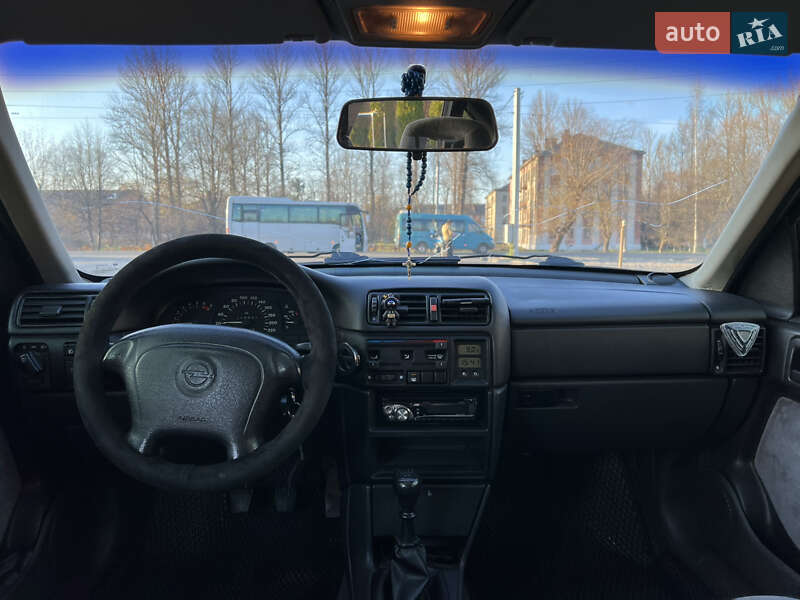 Ліфтбек Opel Vectra 1995 в Івано-Франківську фото 12 Ліфтбек Opel Vectra 1995 в Івано-Франківську