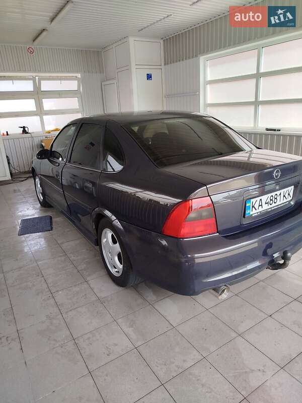 Седан Opel Vectra 2000 в Вишневом